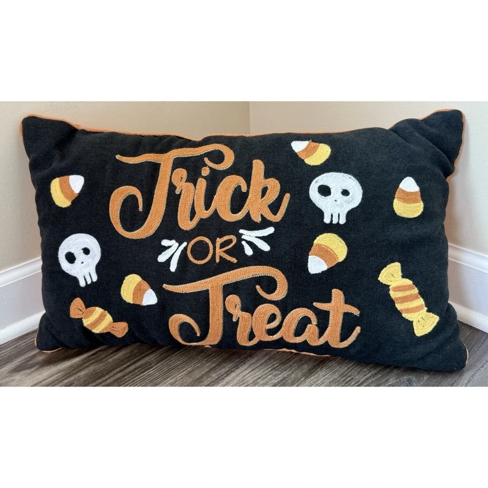 Jack O Lantern Halloween Trick or Treat Candy Corn Home‎ Accent Throw Pillow